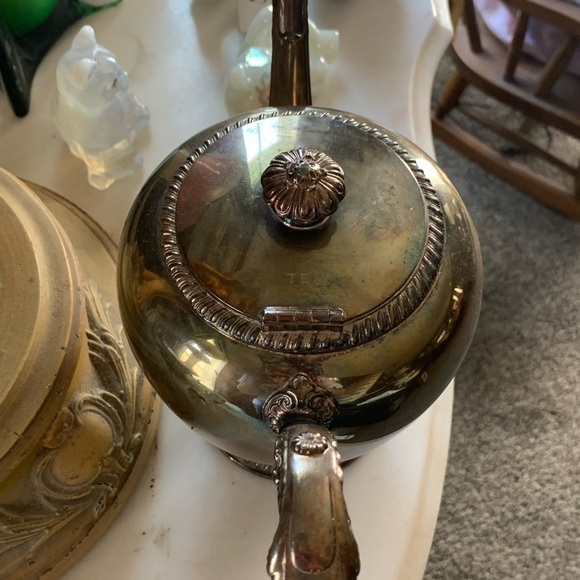 Vintage Silver Plated Reed & Barton Tea Pot - Picture 5 of 9